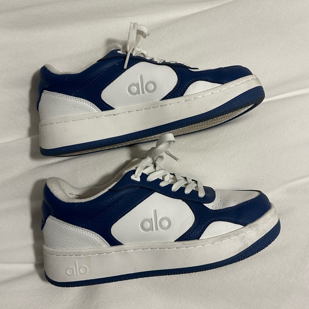 ALO navy blue recovery sneakers